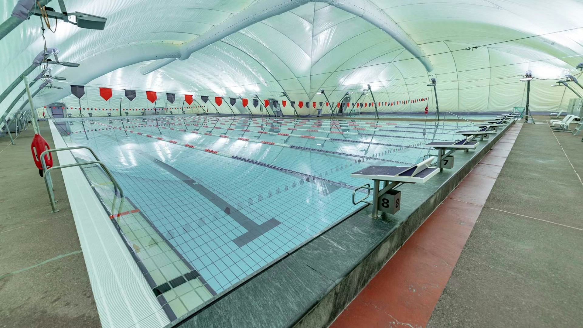 Piscina_coperta.jpeg
