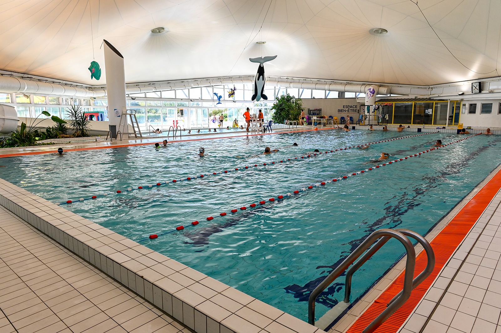 Stage de natation à Chatelaillon Plage piscine vue intérieure