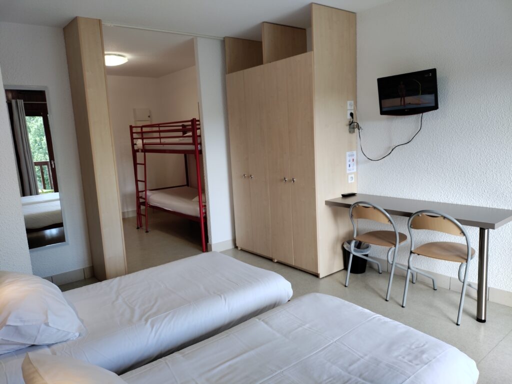 Stage de natation à Maurs chambre