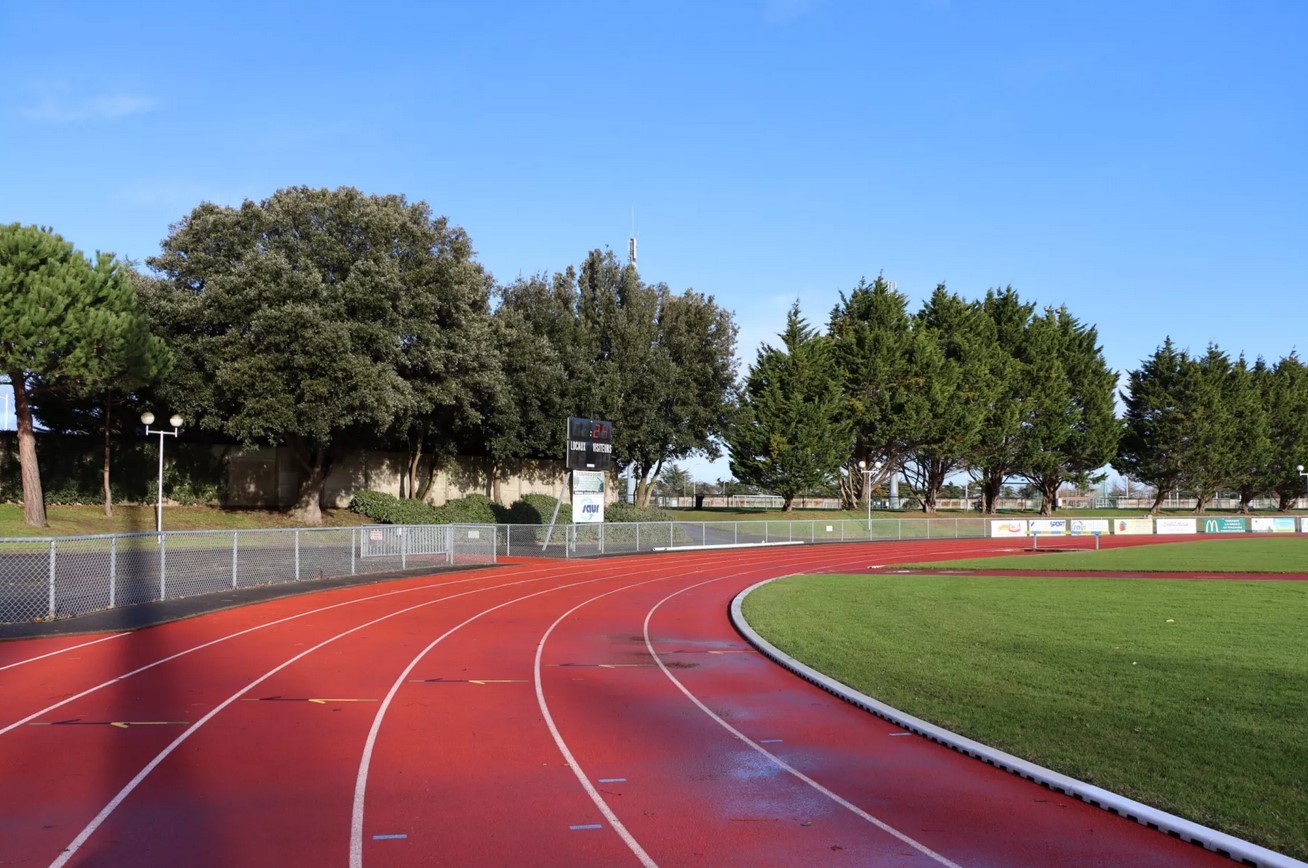 STAGE D'ATHLETISME A LA BAULE EN CENTRE SPORTIF