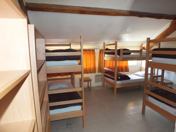 stage de natation argeles gazost hébergement chambre multiple.jpg