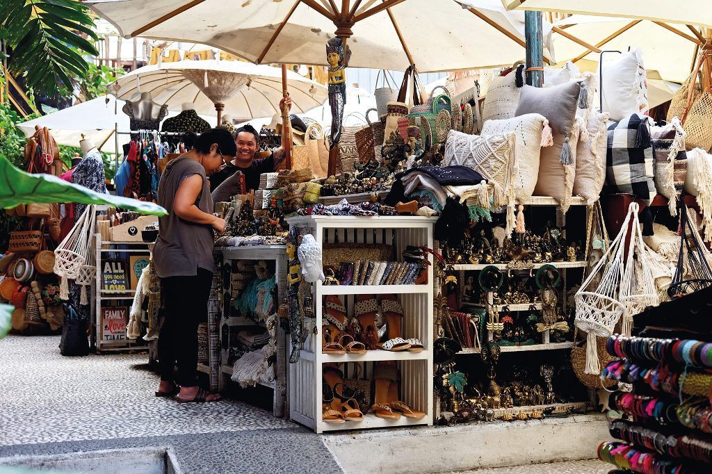 Boutique & Art Walk (Free browsing, optional shopping)