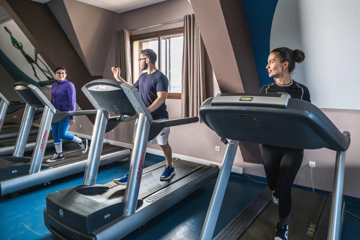Stage de natation a Ifrane - Hébergement campus salle de sport.jpeg
