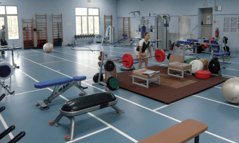 Salle de musculation pour votre stage de natation à Antibes
