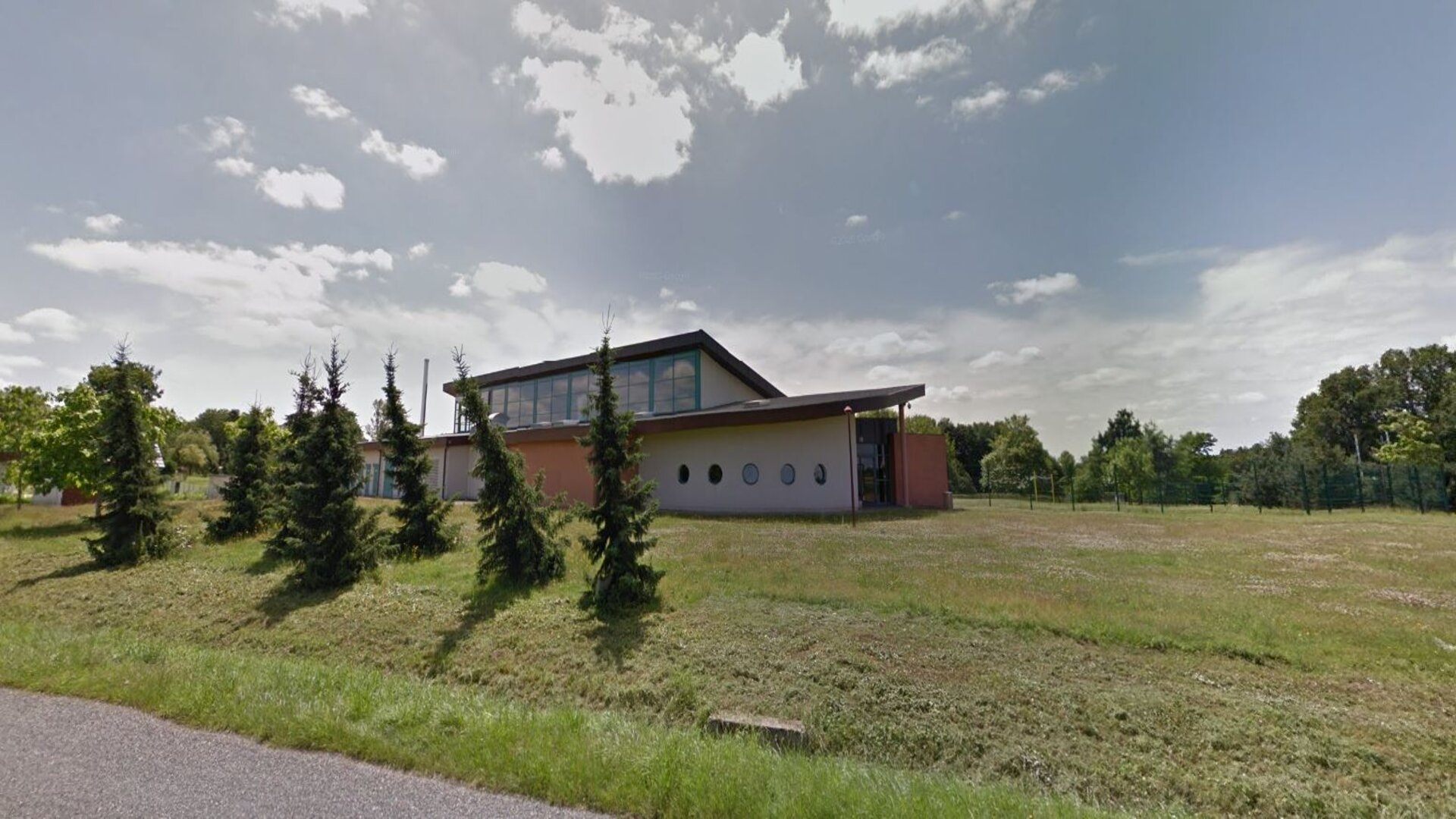 Stage de natation à Aubigny sur Nère hébergement piscine extérieur