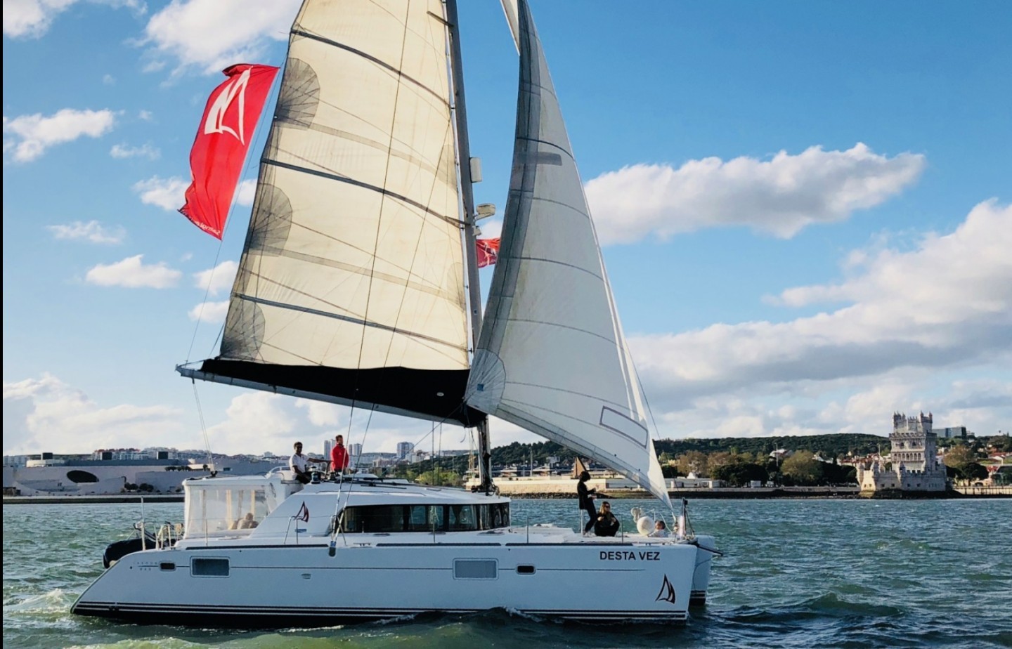 Private sailing experience along the Tagus river