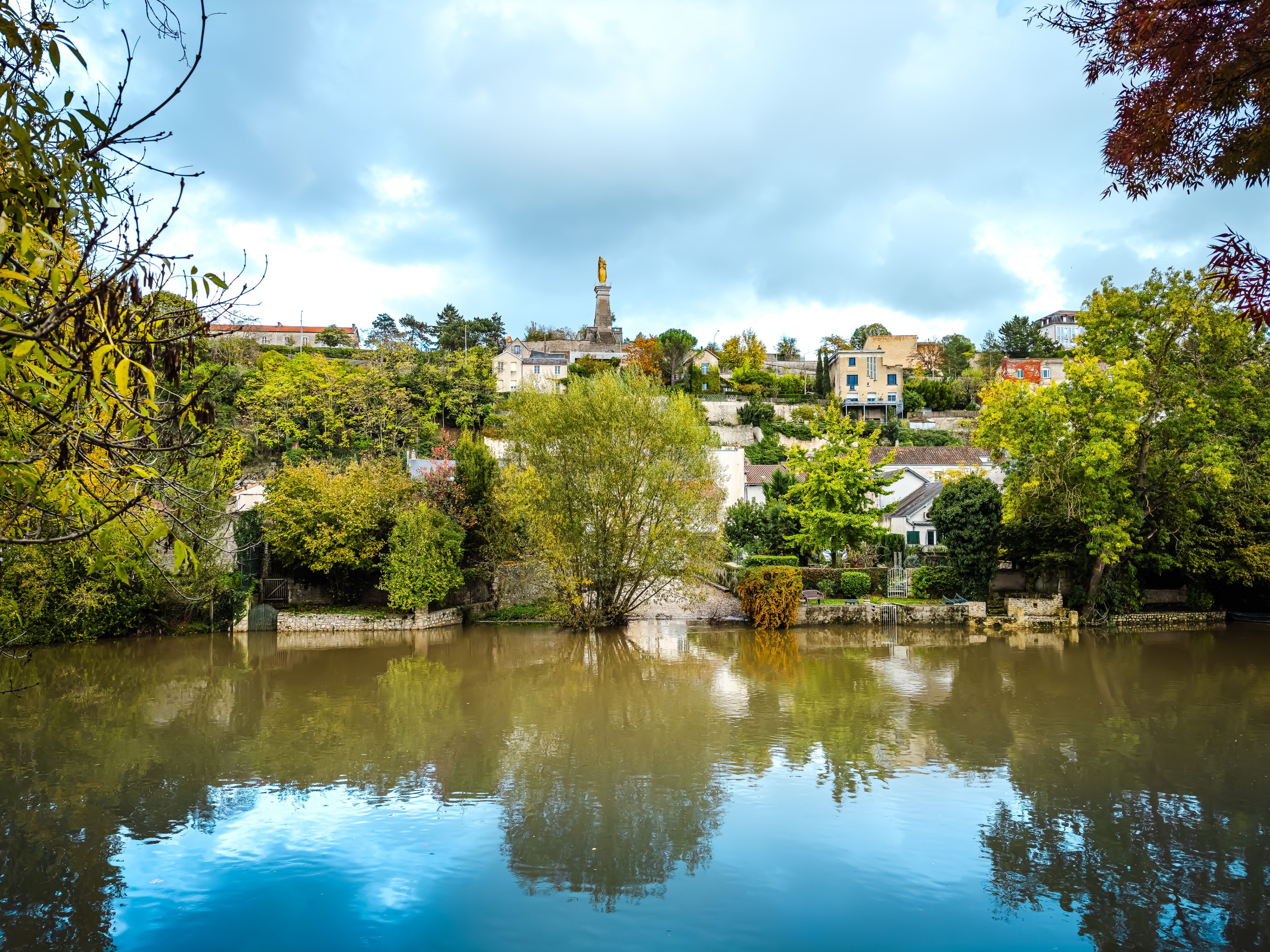 Stage de natation à Limoge vue de la ville