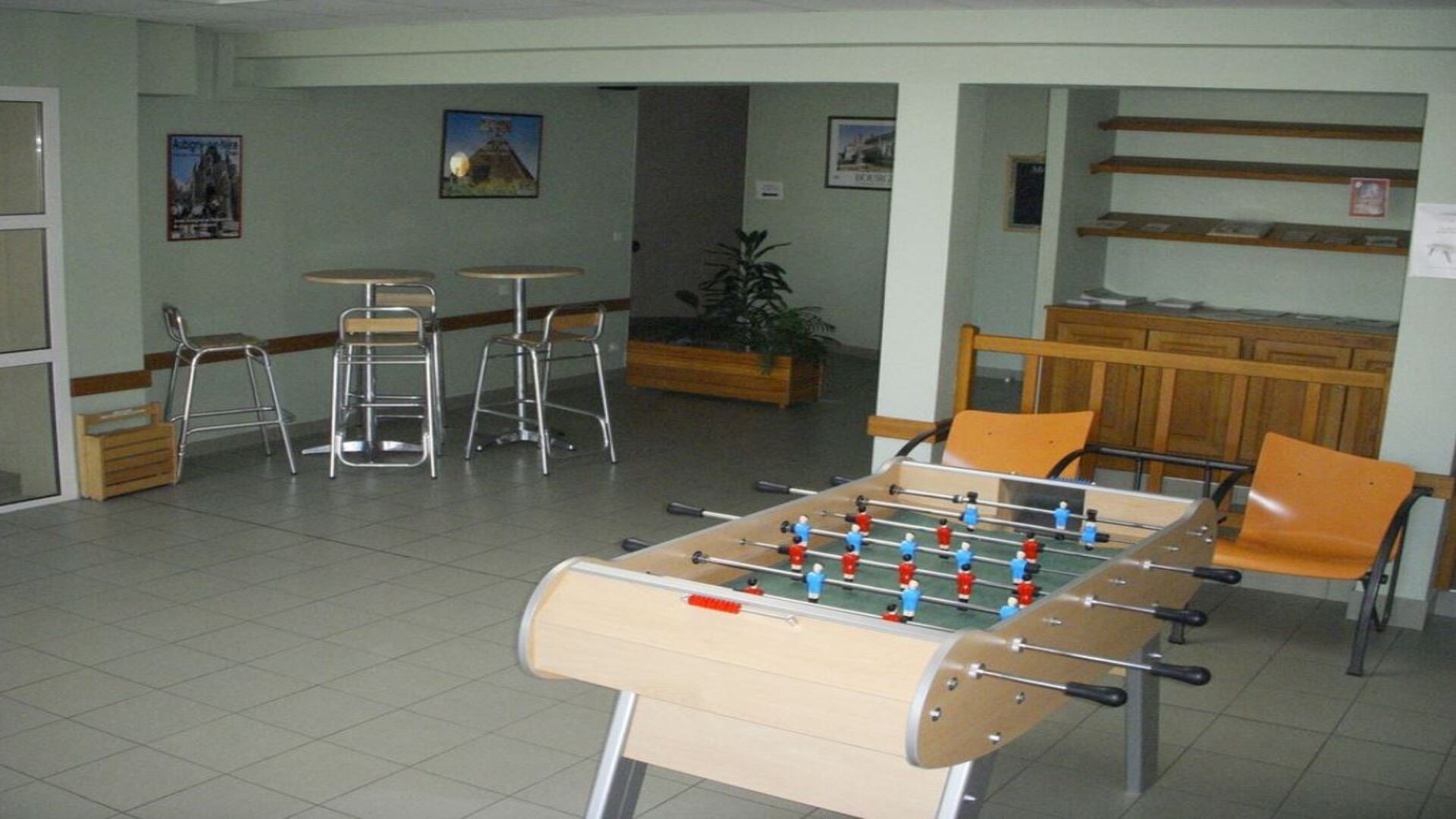 Stage de natation à Aubigny sur Nère hébergement salle de jeux