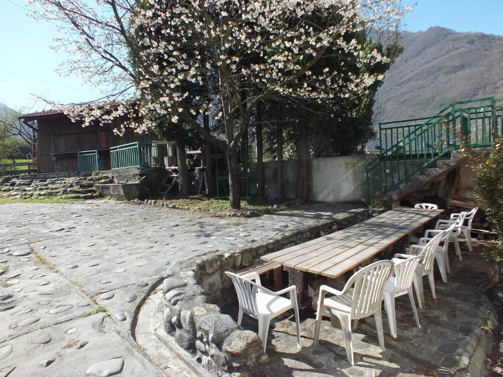 stage de natation argeles gazost hébergement terrasse.jpg